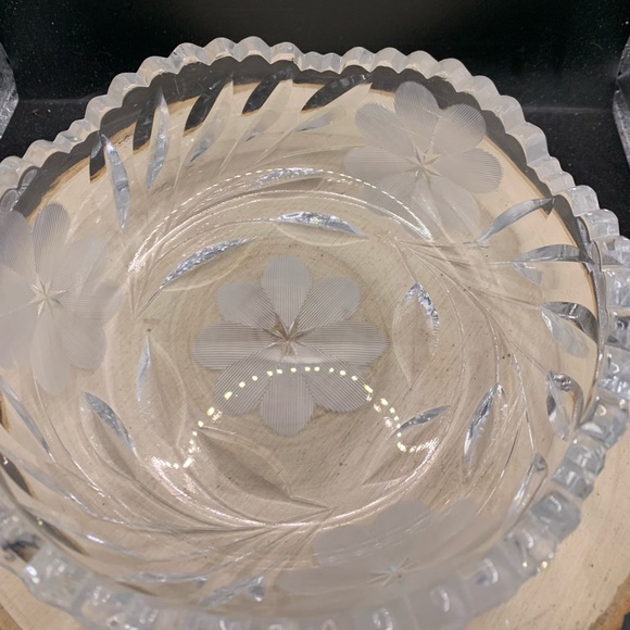 6”.X 2” Cut Glass Bowl Etched Flowers And Leaf Pattern Possibly Pairpoint - Picture 2 of 7